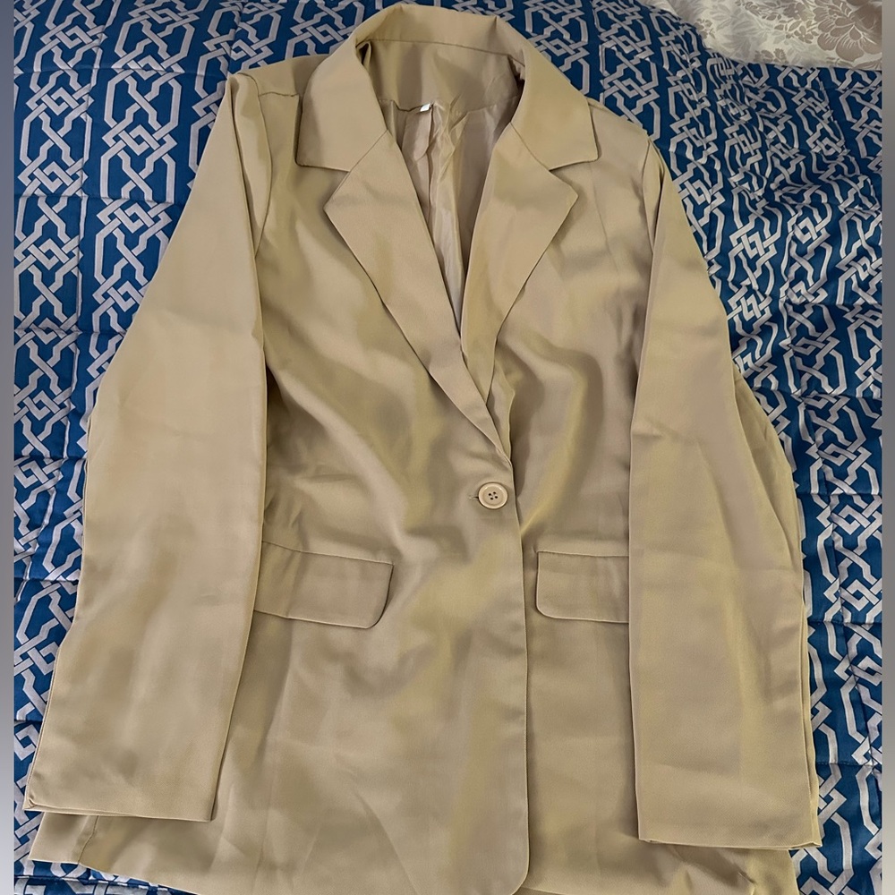 Brand New - Women’s Lightweight Blazer - Size L, Beige